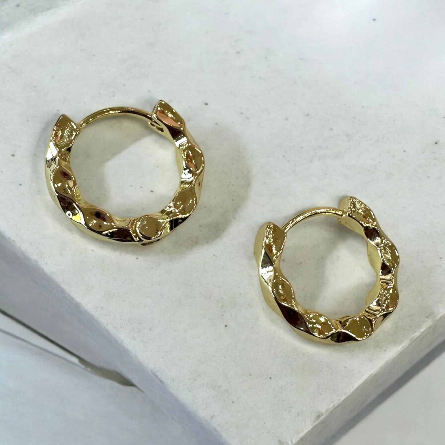 SCALLOPED HUGGIE EARRINGS